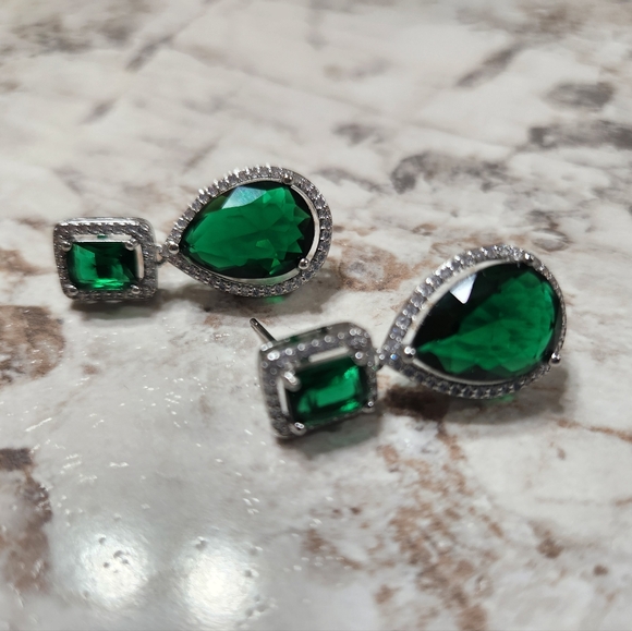 New Emerald Dangle Silver Plated Earrings - Picture 8 of 8